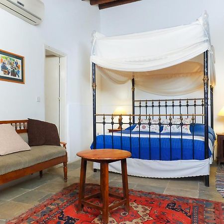 Zoes Traditional Apartments, Bed & Breakfast Ларнака Екстериор снимка