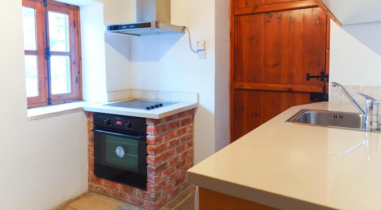 Zoes Traditional Apartments, Bed & Breakfast Ларнака Екстериор снимка