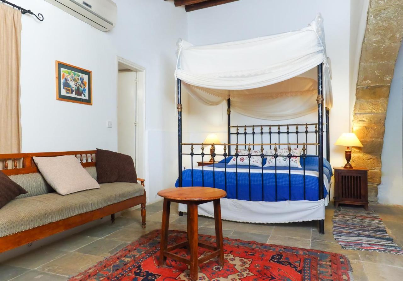 Zoes Traditional Apartments, Bed & Breakfast Ларнака Екстериор снимка
